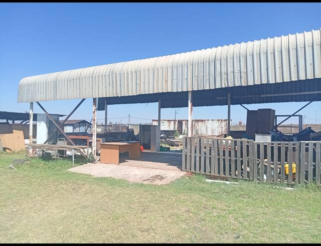 93,766M² FARM FOR SALE IN ROODS GARDENS